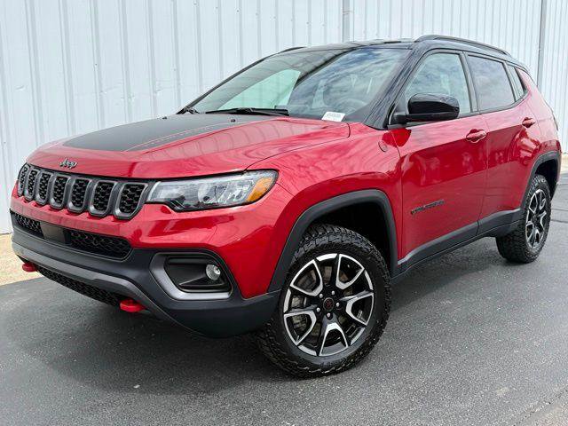 Used 2025 Jeep Compass Trailhawk image 1