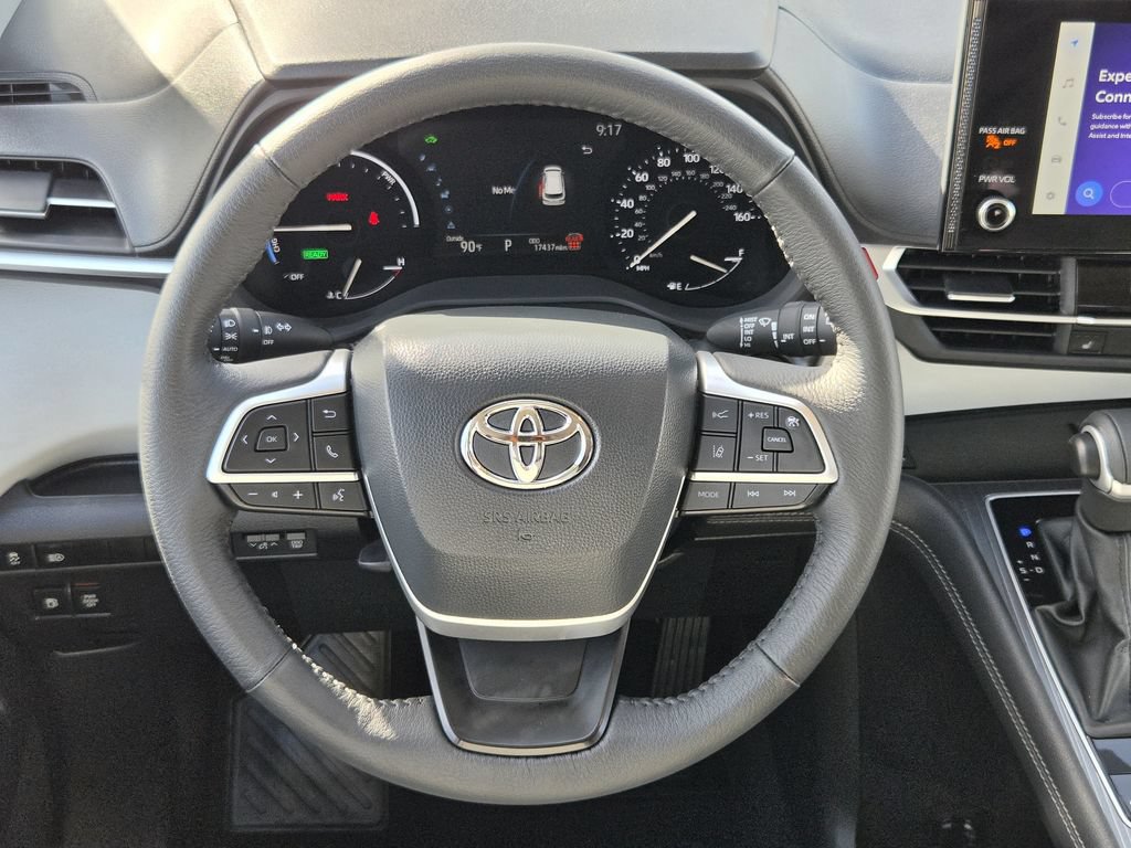 Used 2026 Toyota Sienna XLE FWD image 15