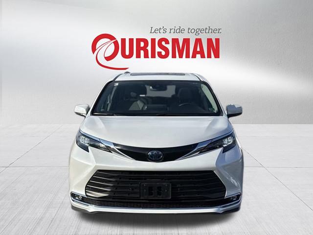 Used 2024 Toyota Sienna XLE image 6