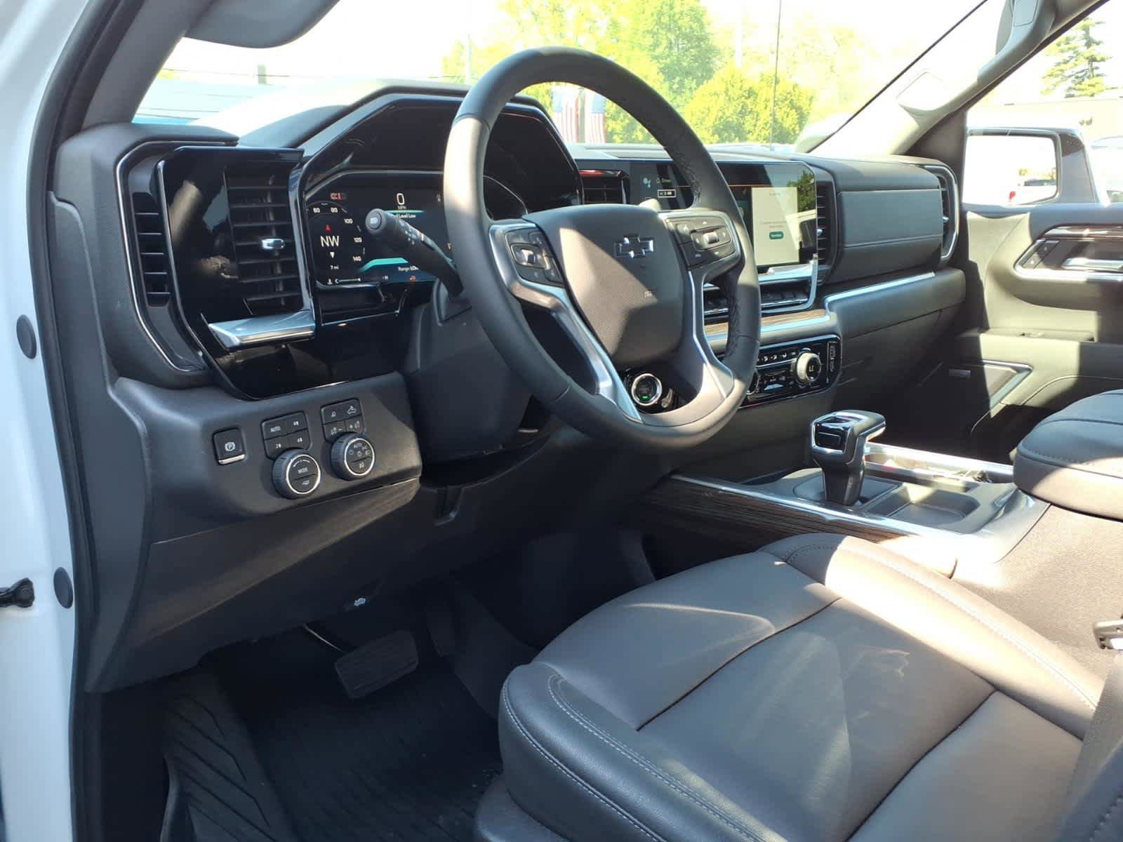 Used 2026 Chevrolet Silverado 1500 LT Trail Boss w/ LT Trail Boss Premium Package AWD/4WD image 10