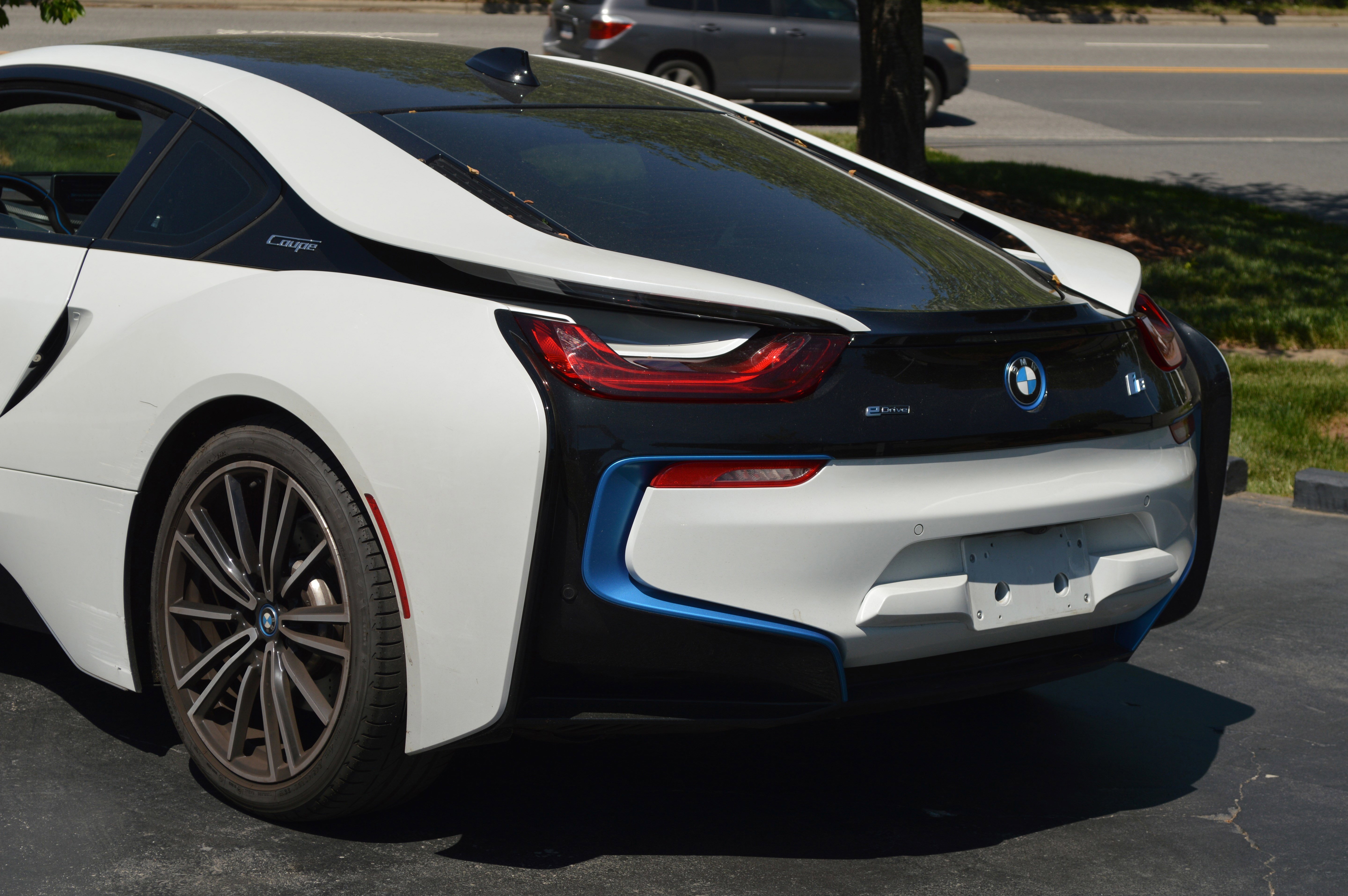 Used 2019 BMW i8 Coupe image 3