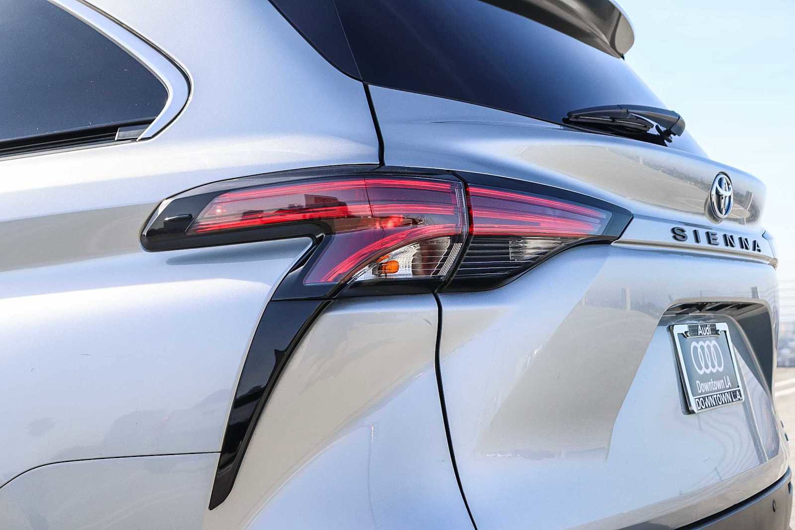 Used 2022 Toyota Sienna XLE image 12