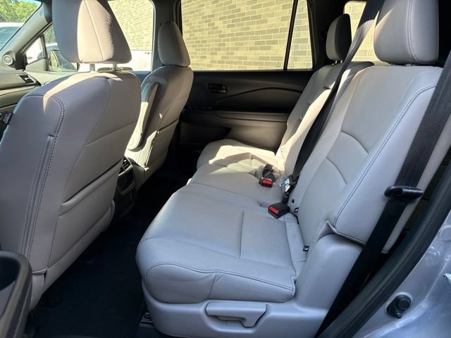 Used 2023 Honda Passport EX-L image 16