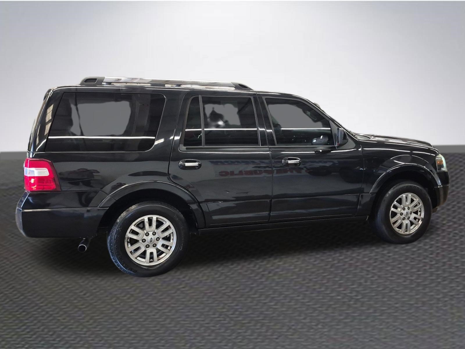 Used 2014 Ford Expedition Limited w/ Equipment Group 301A RWD image 4