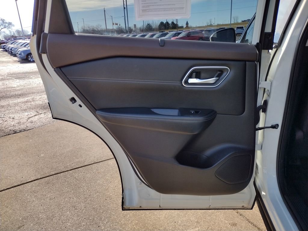 Used 2023 Nissan Rogue Platinum w/ Platinum Premium Package image 22