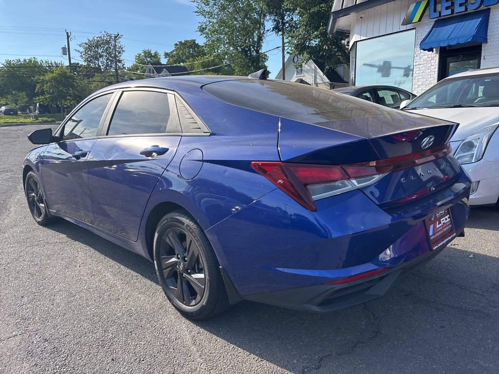 Used 2022 Hyundai Elantra SEL w/ Convenience Package FWD image 4