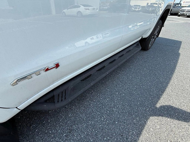 Used 2025 GMC Sierra 1500 AT4 w/ Technology Package AWD/4WD image 15