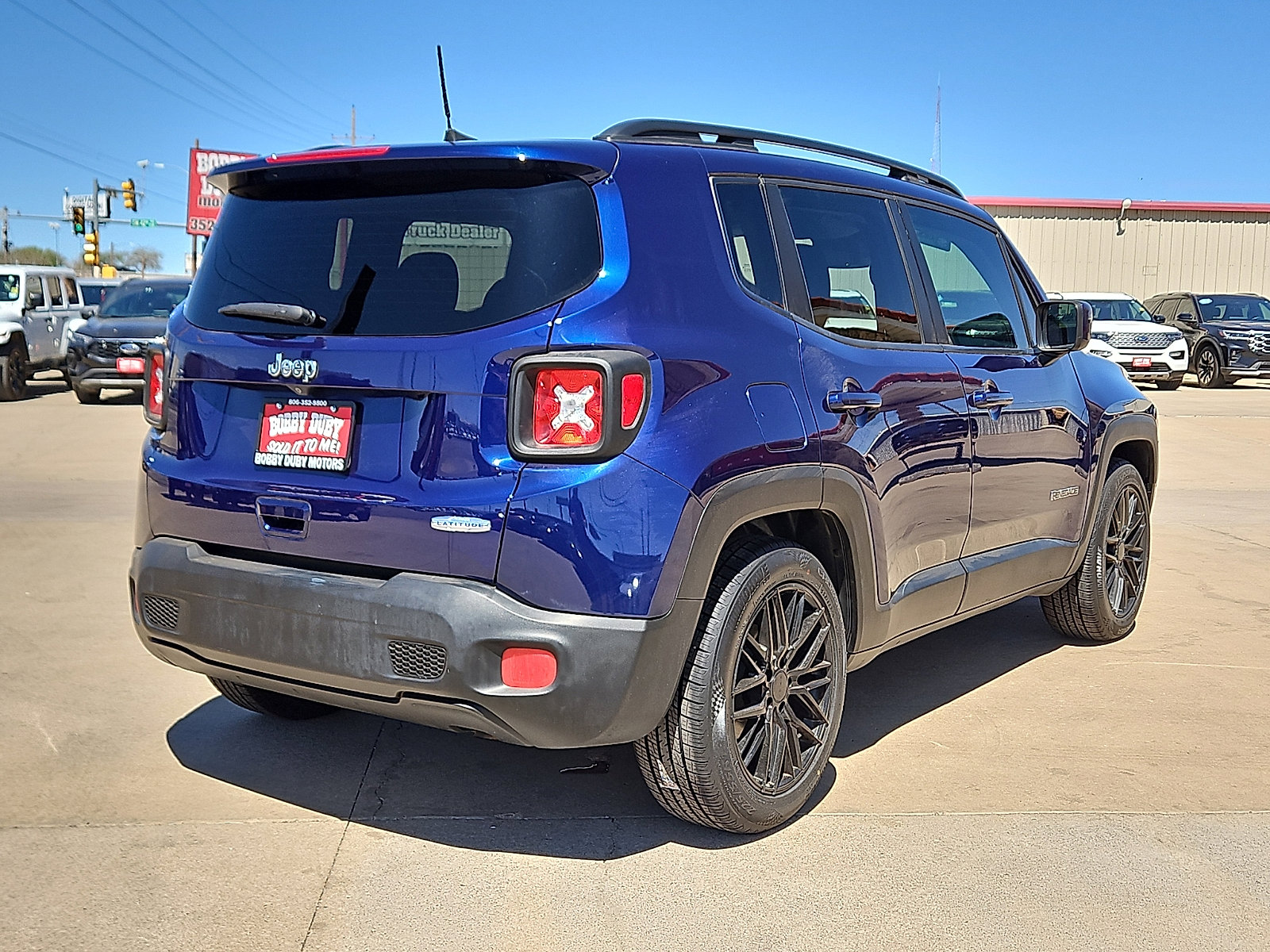 Used 2018 Jeep Renegade Latitude w/ UConnect 8.4 Nav Group image 3