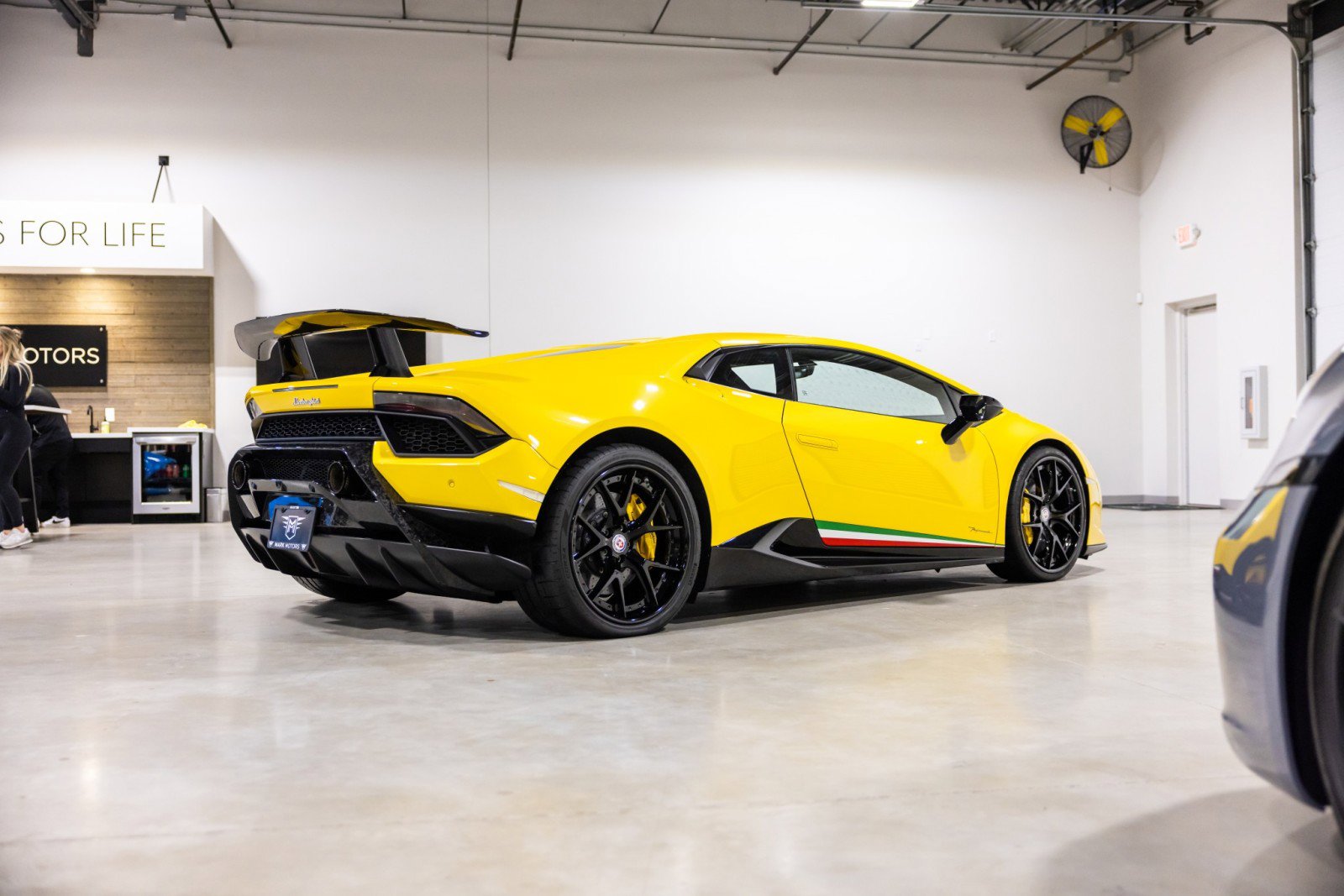 Used 2018 Lamborghini Huracan Performante AWD/4WD image 4