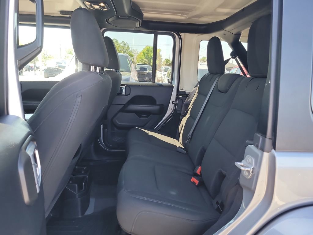 Used 2019 Jeep Wrangler Unlimited Sahara image 10