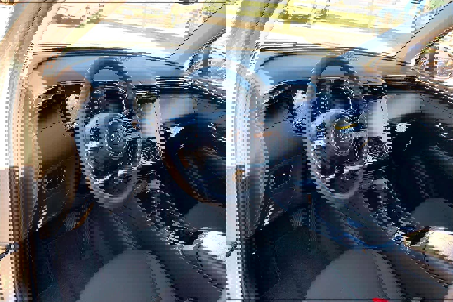 Used 2024 Hyundai Tucson SE image 18