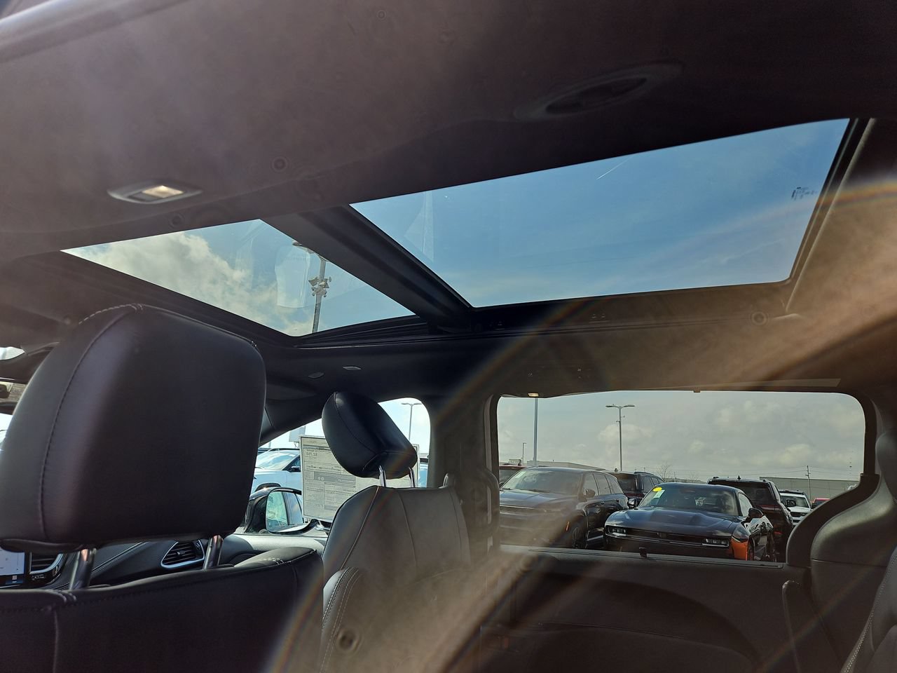 New 2026 Chrysler Pacifica Select w/ S Appearance Package FWD image 17