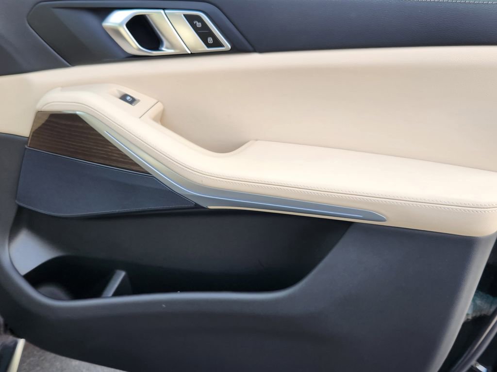 Used 2022 BMW X5 xDrive40i w/ Premium Package image 14