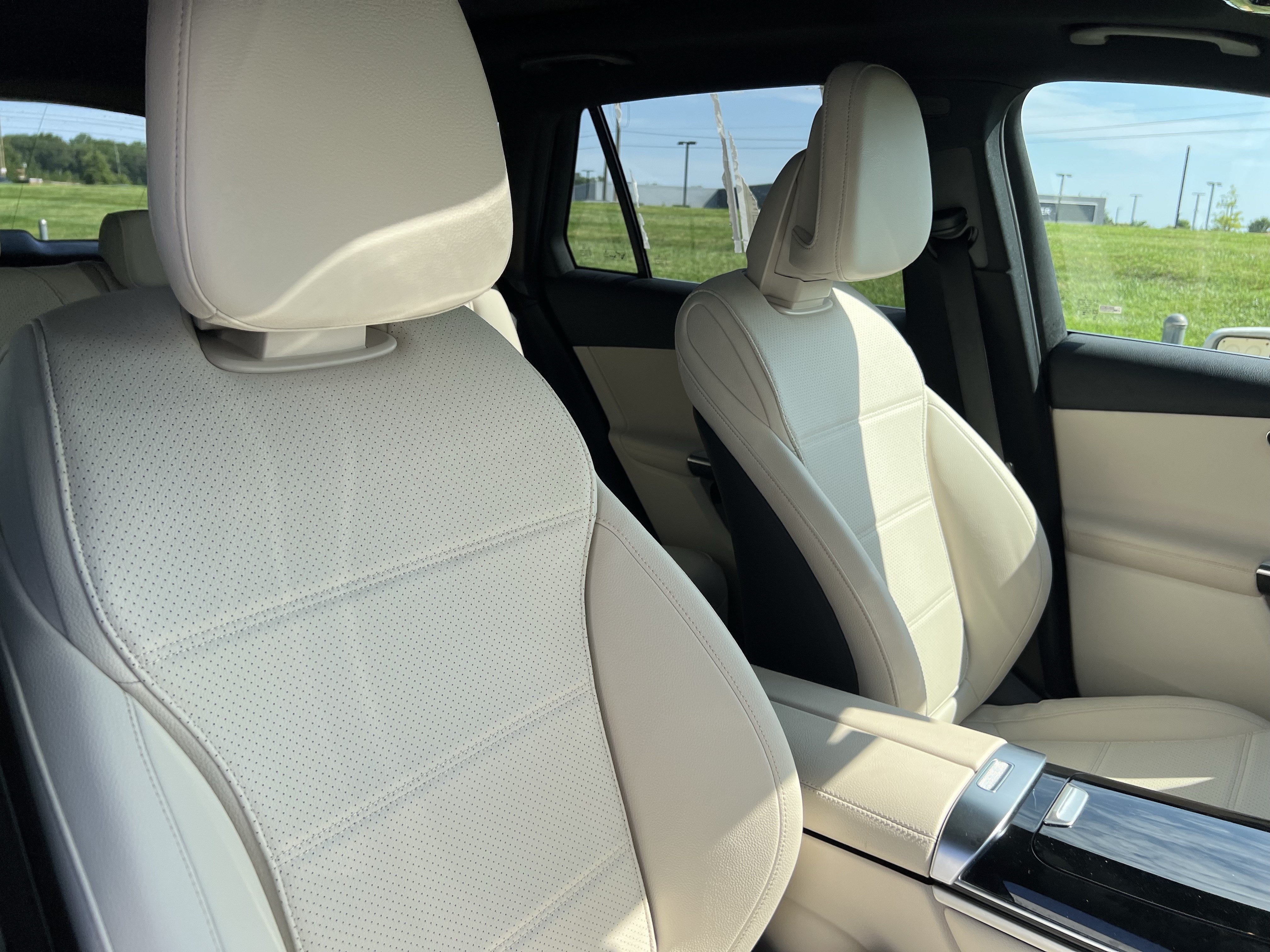 Used 2025 Mercedes-Benz GLC 350e 4MATIC image 35