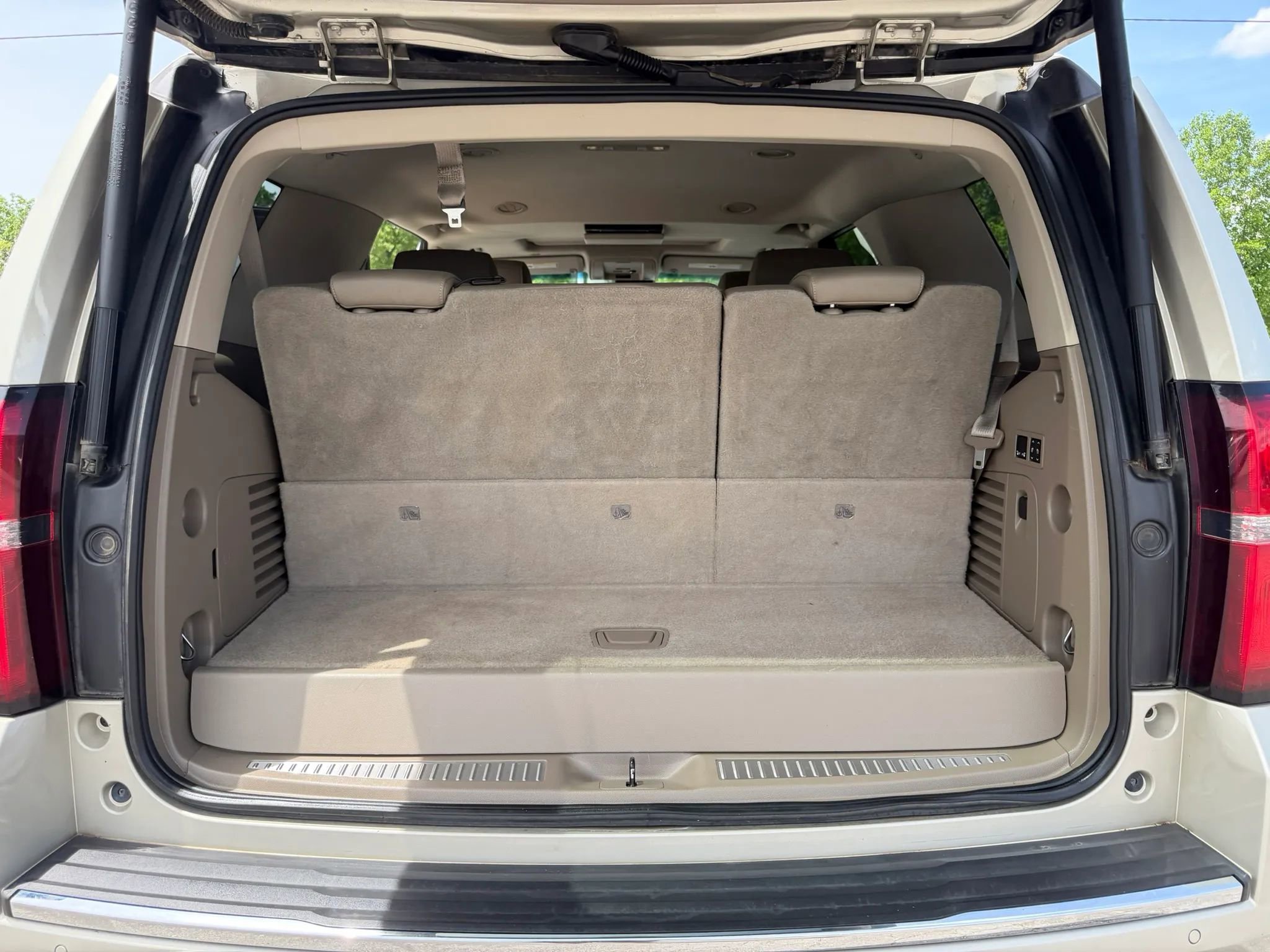 Used 2015 Chevrolet Tahoe LTZ AWD/4WD image 10