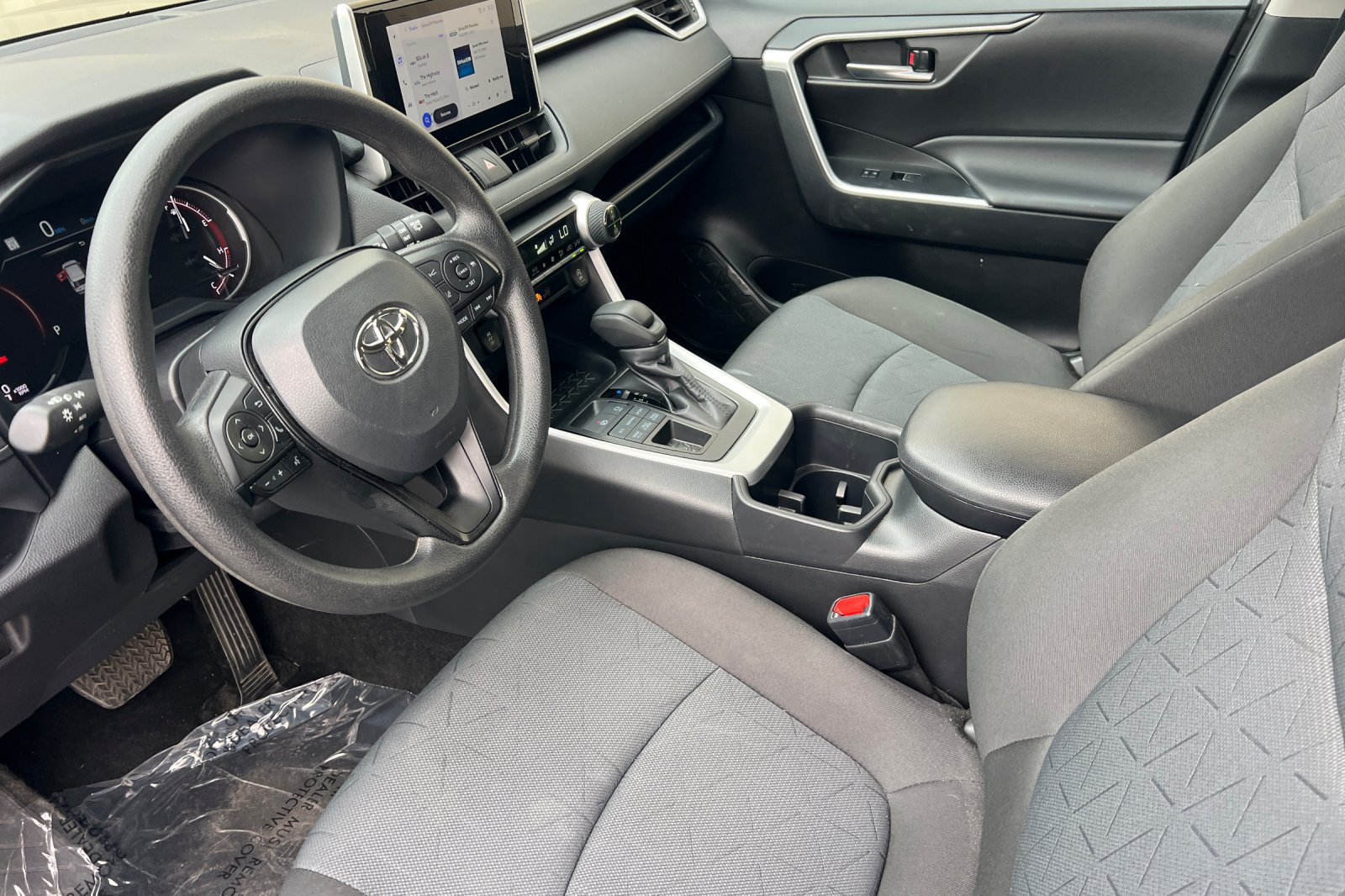 Used 2025 Toyota RAV4 XLE AWD/4WD image 4