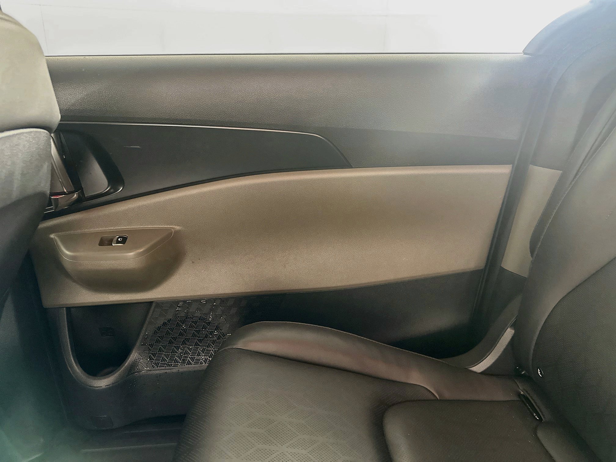 Used 2026 Kia Carnival FWD image 32