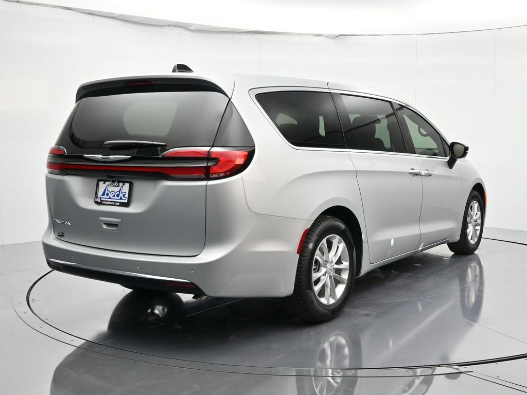 New 2026 Chrysler Pacifica Select image 6