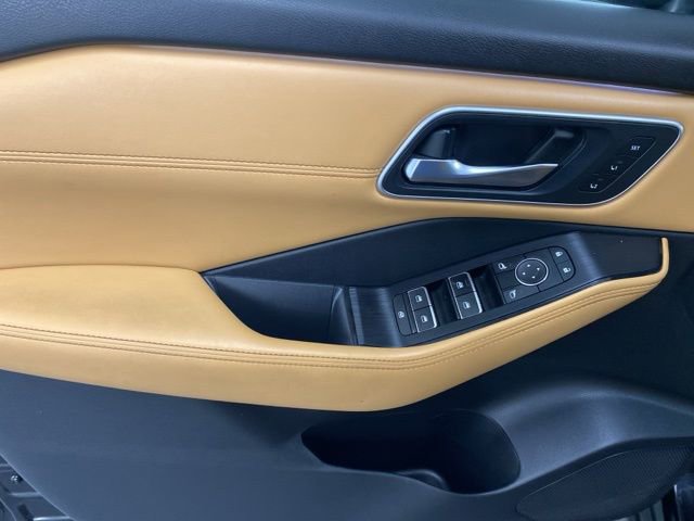 Used 2023 Nissan Rogue Platinum image 30