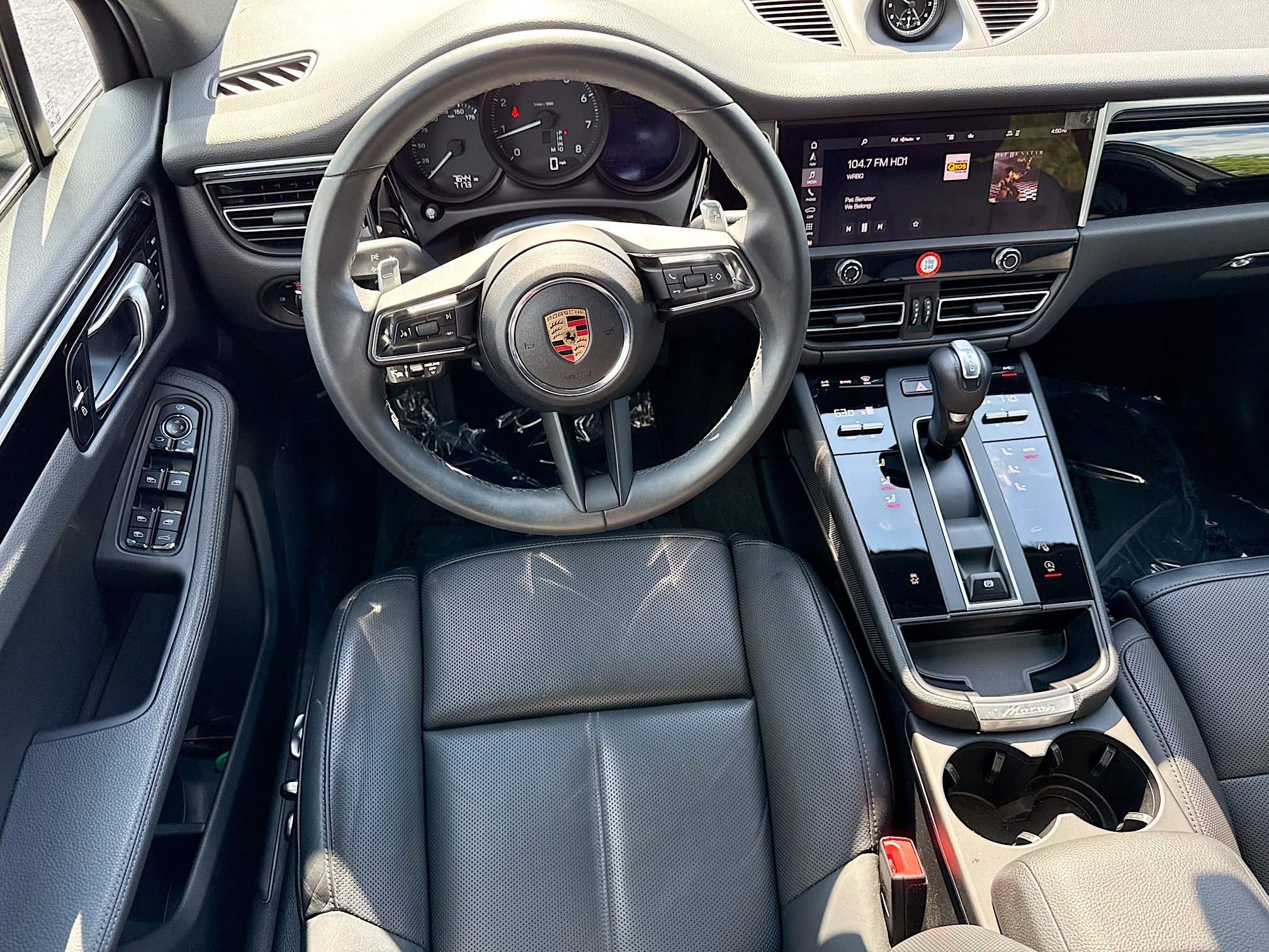 Used 2025 Porsche Macan AWD/4WD image 17