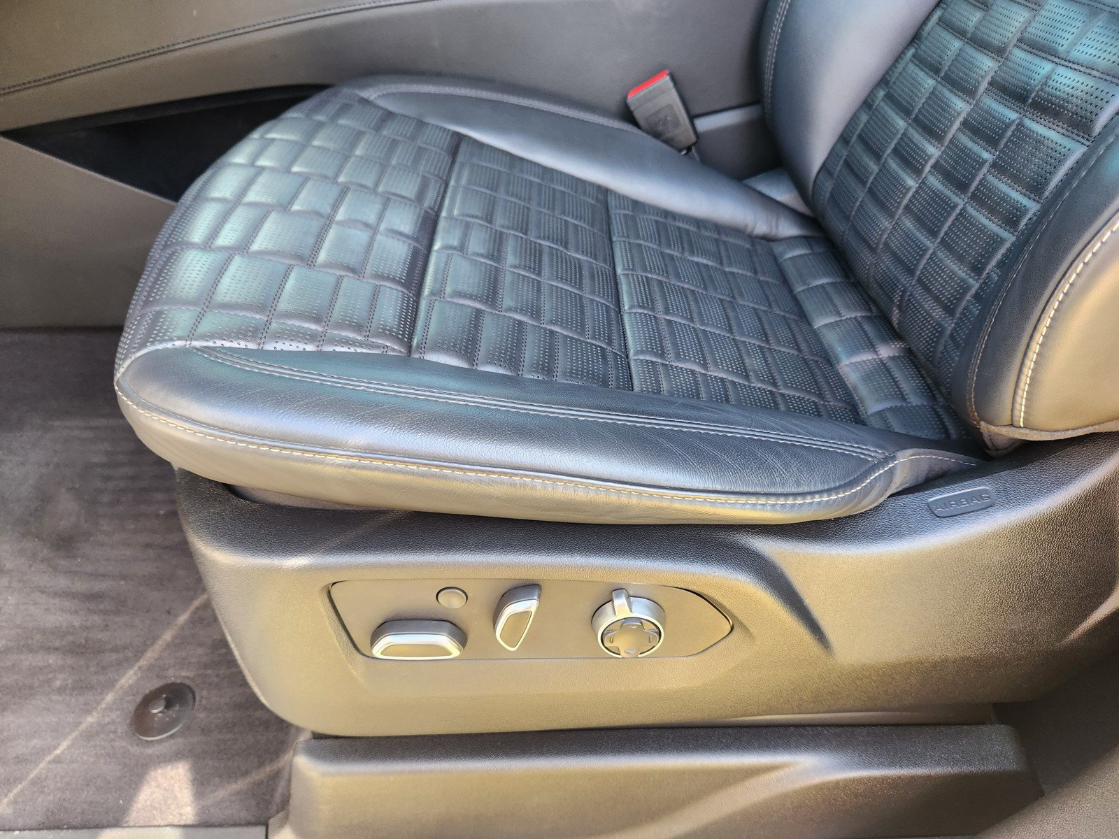 Certified 2023 Cadillac Escalade ESV V AWD/4WD image 23