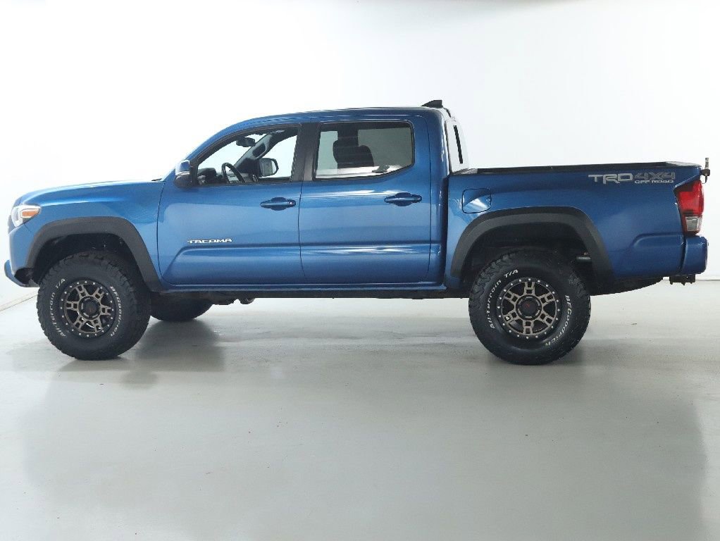 Used 2017 Toyota Tacoma TRD Off-Road w/ Premium & Technology Package image 41