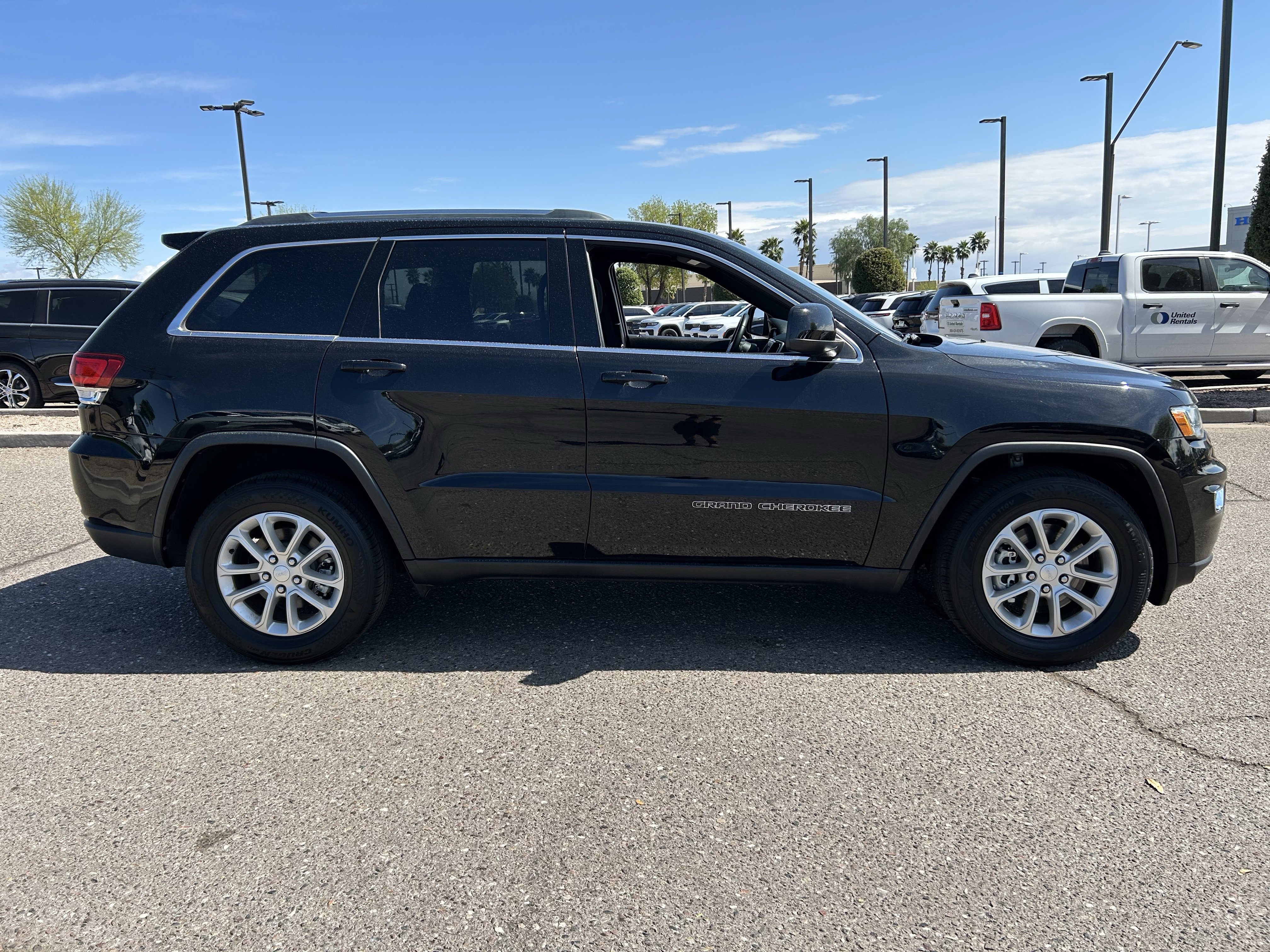 Certified 2021 Jeep Grand Cherokee Laredo image 6