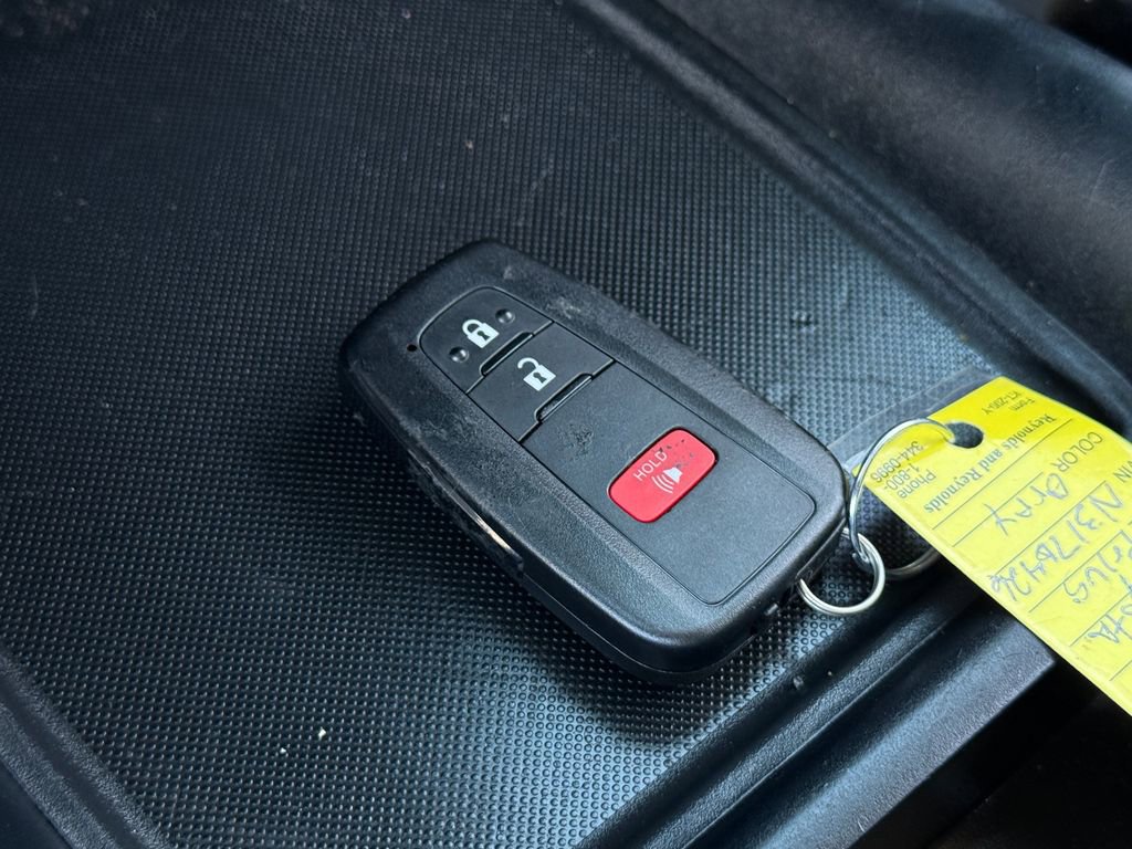 Used 2022 Toyota Prius LE image 25