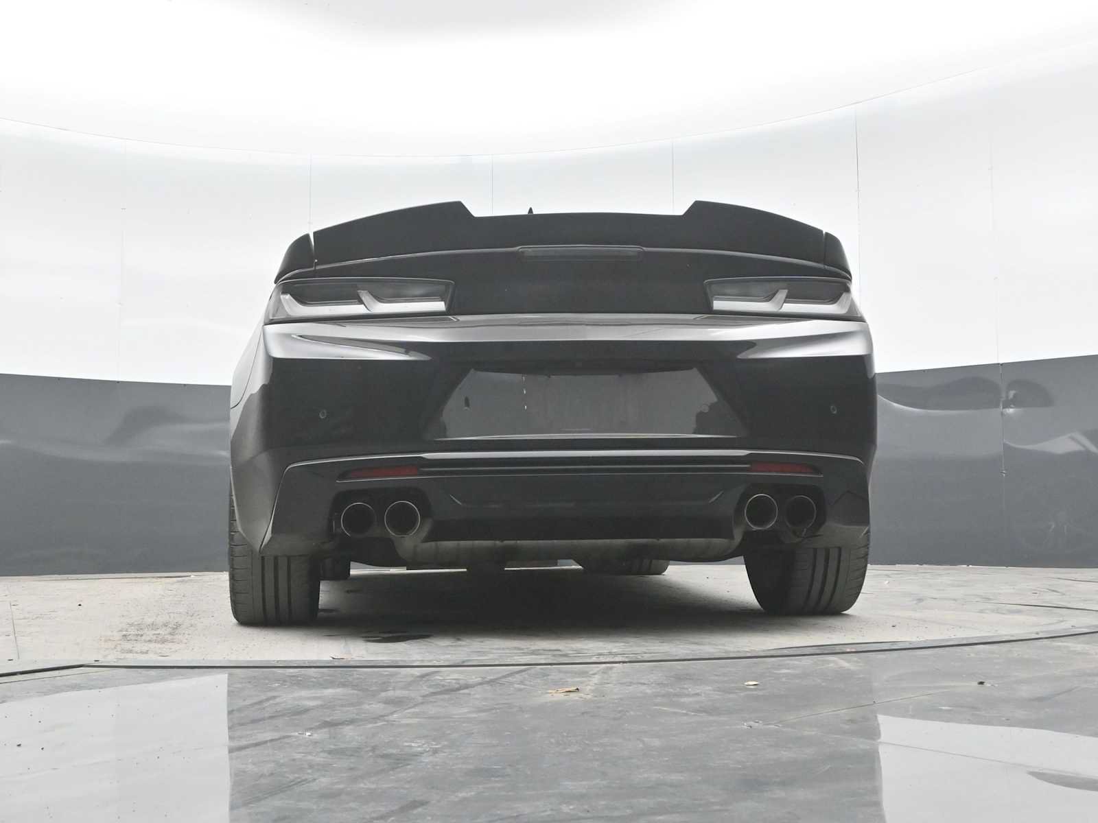 Used 2018 Chevrolet Camaro SS RWD image 32