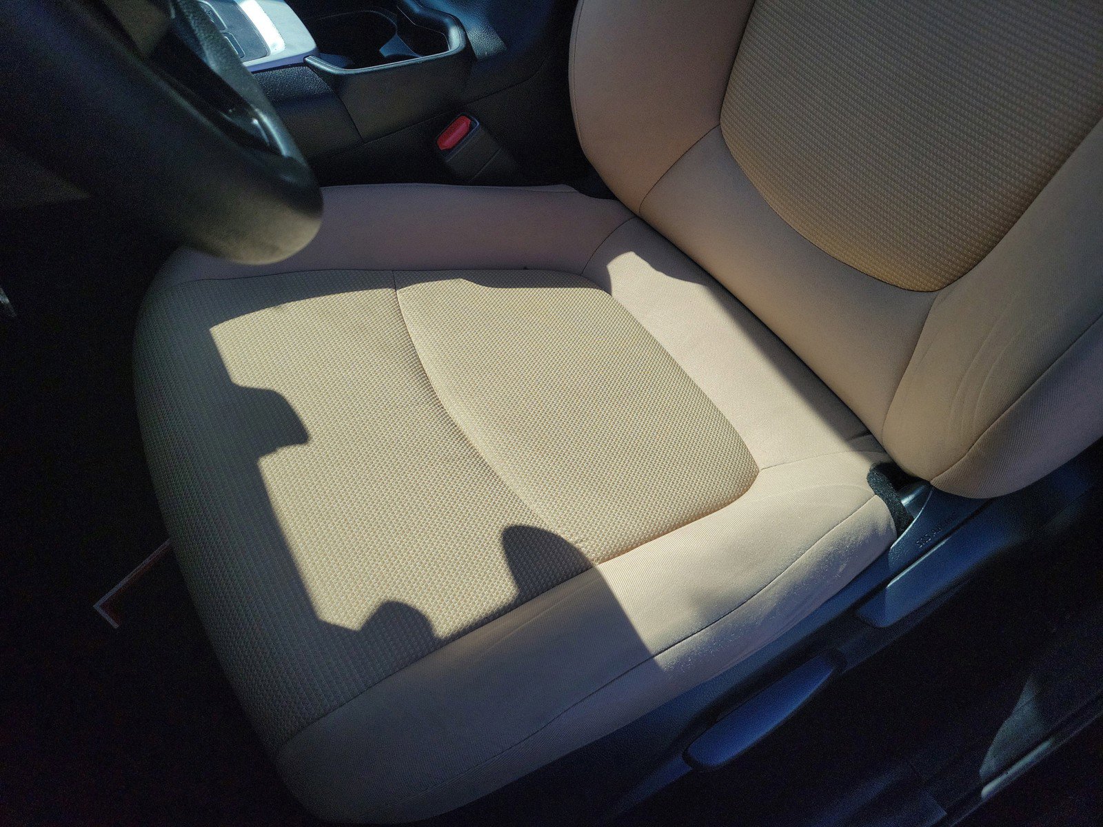 Used 2021 Toyota RAV4 LE AWD/4WD image 17