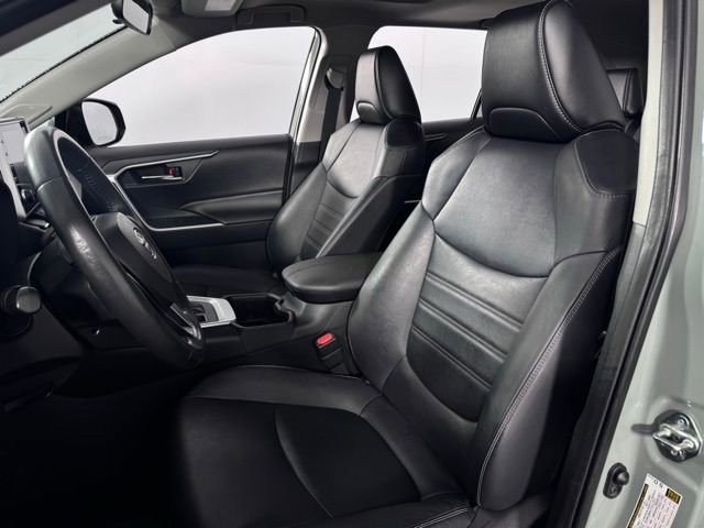 Used 2022 Toyota RAV4 XLE Premium image 14