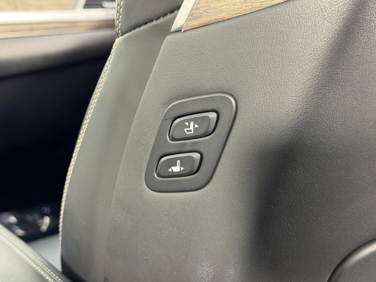 Used 2021 Genesis G90 5.0 Ultimate image 40