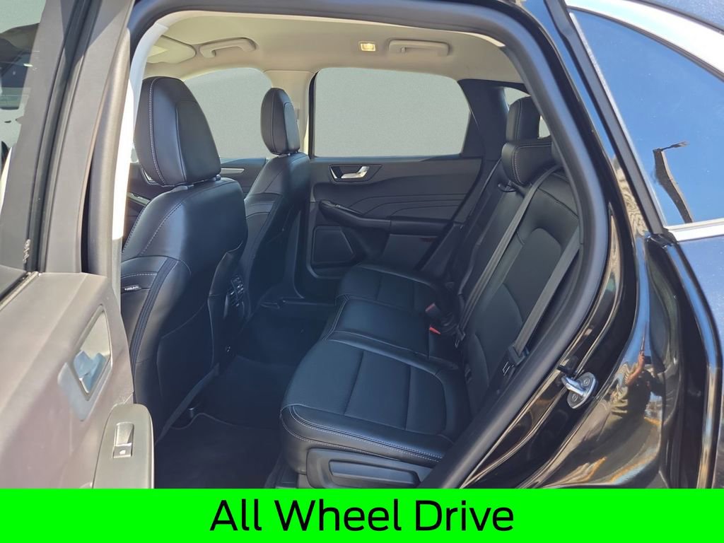 Used 2022 Ford Escape Titanium image 16