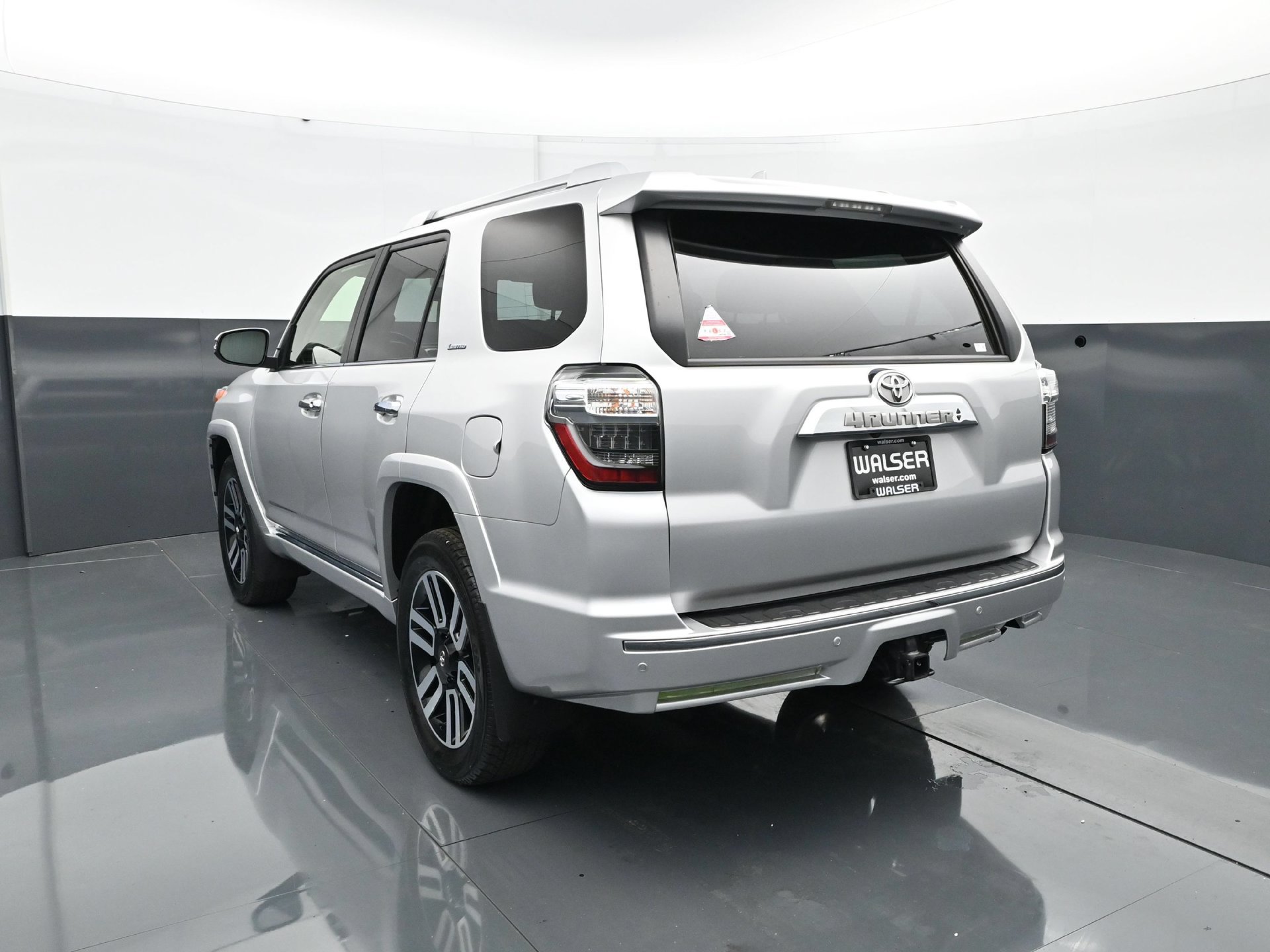 Used 2024 Toyota 4Runner Limited AWD/4WD image 5