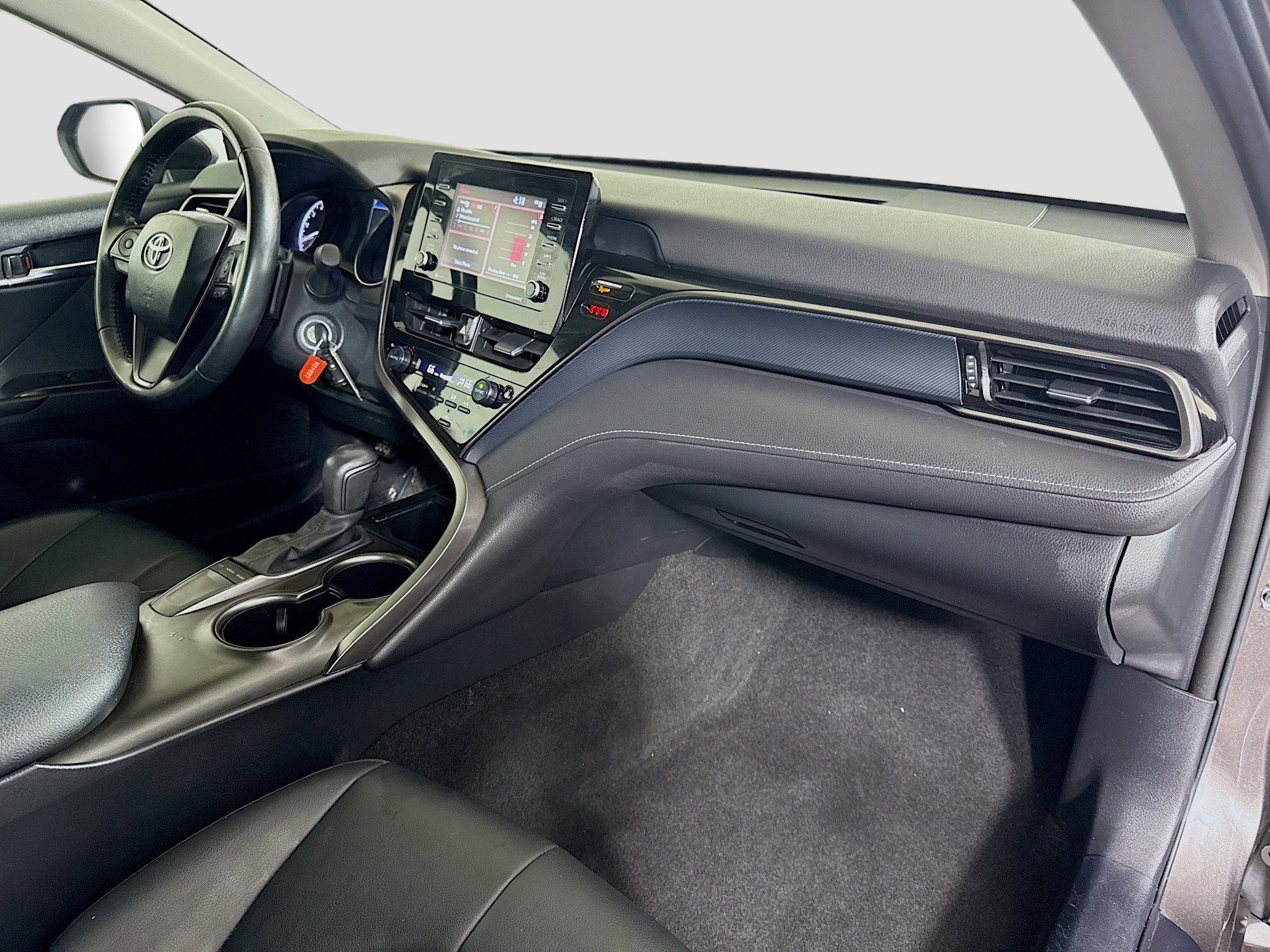 Used 2024 Toyota Camry SE image 29