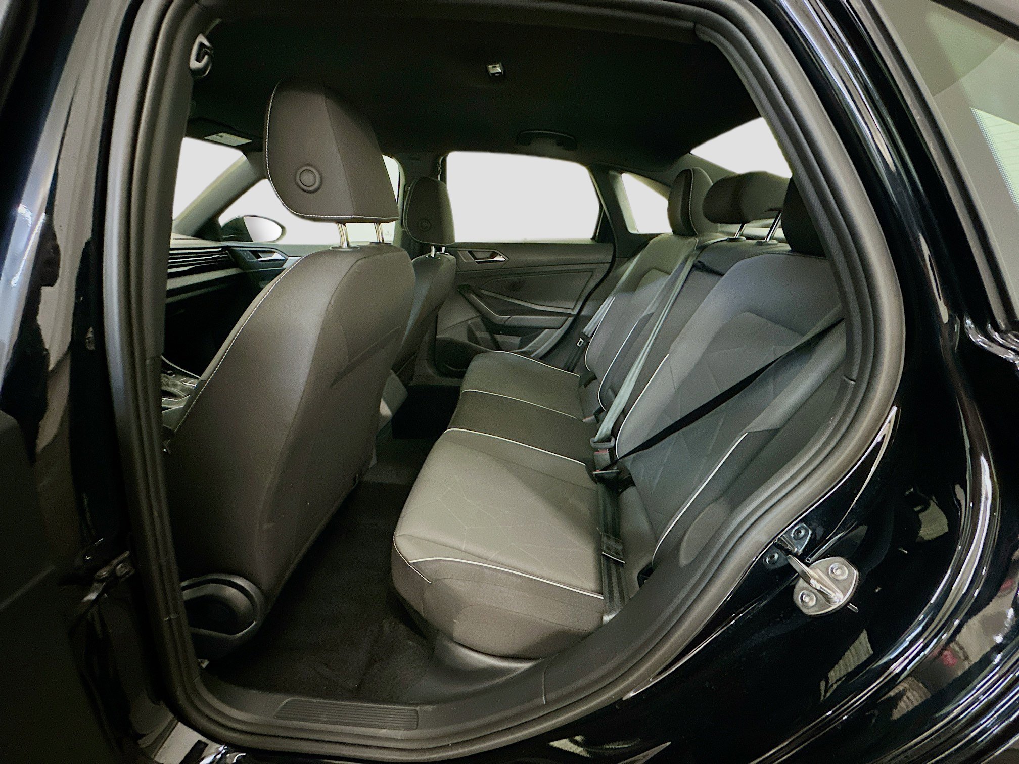 Used 2025 Volkswagen Jetta Sport image 28