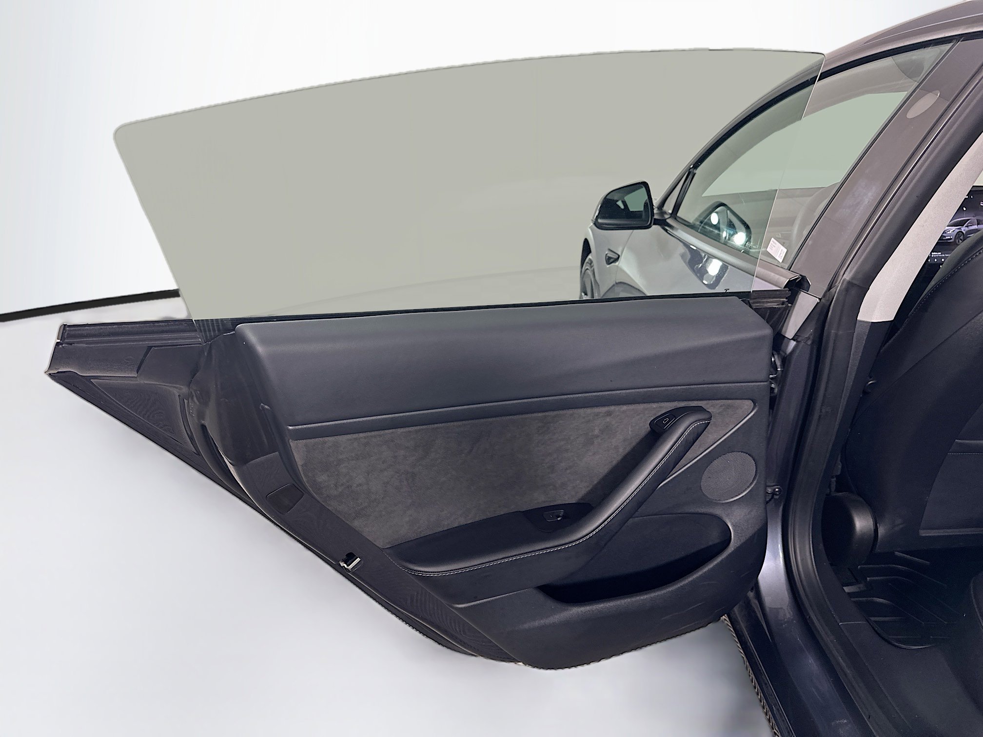 Used 2023 Tesla Model 3 Standard Range image 24