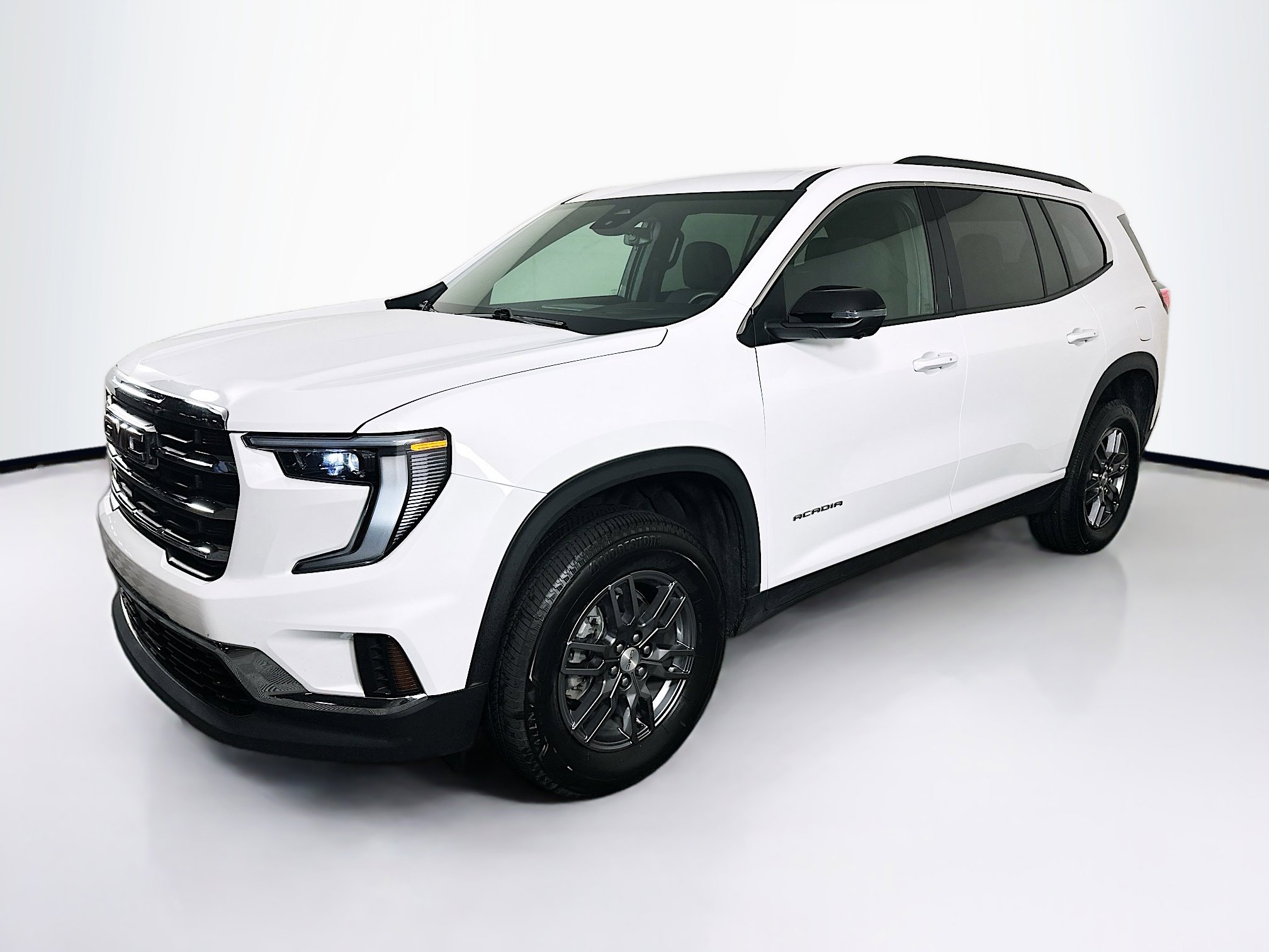 Used 2025 GMC Acadia Elevation image 3
