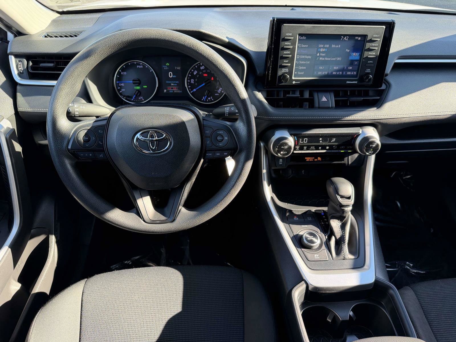 Used 2020 Toyota RAV4 LE w/ Carpet Mat Package AWD/4WD image 10