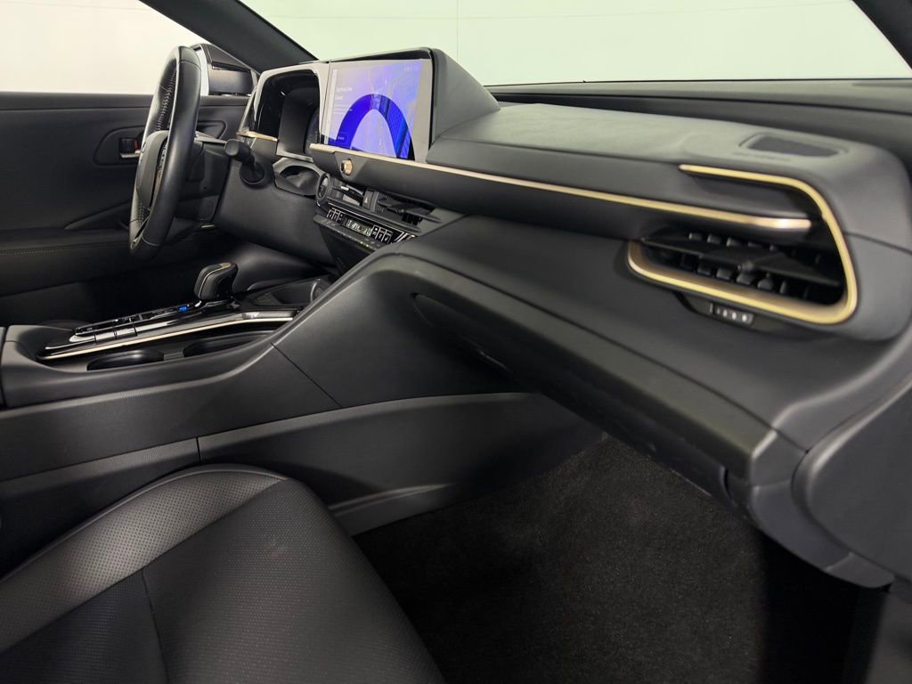 Used 2025 Toyota Crown XLE image 30