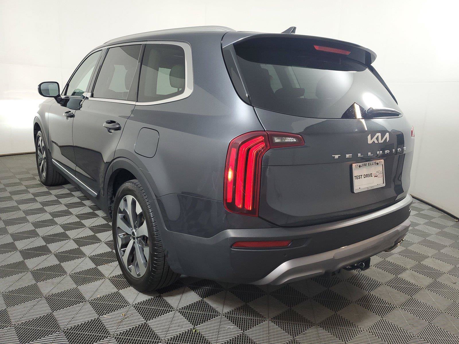 Used 2022 Kia Telluride EX w/ EX Premium Package FWD image 6