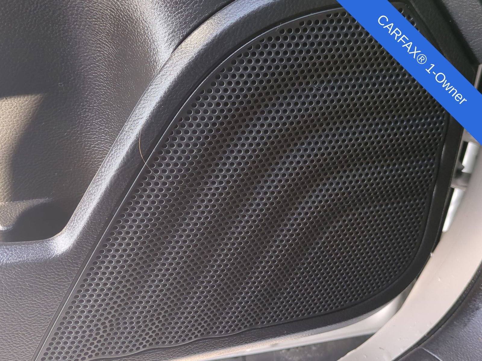 Used 2018 Ford Taurus Limited w/ Driver Assist Package image 37