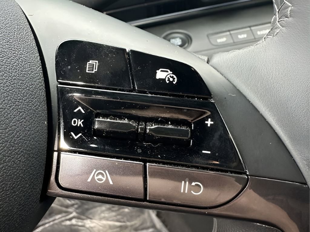 Used 2025 Hyundai Elantra SEL image 24