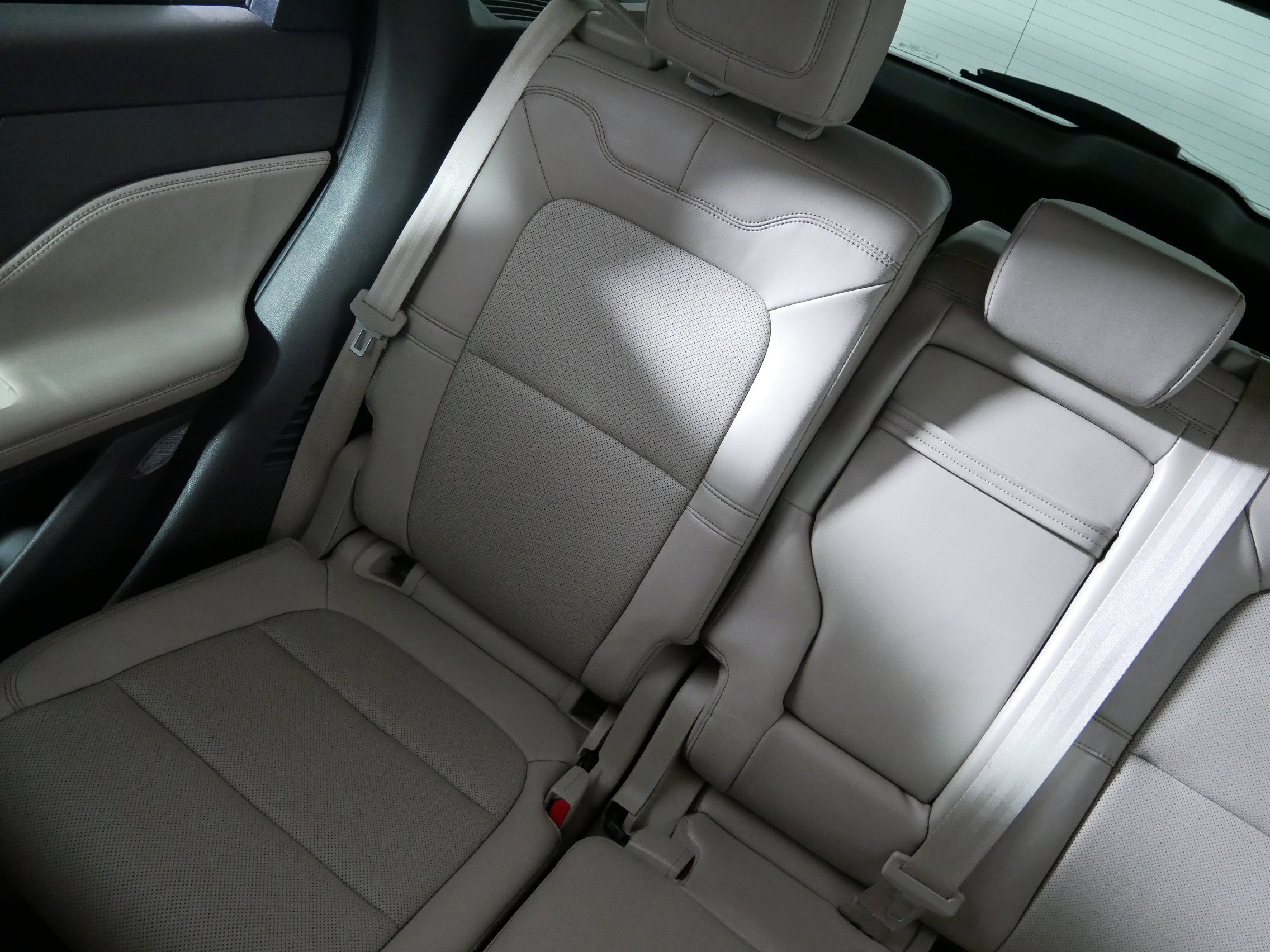 Used 2024 Lincoln Corsair Premiere w/ Equipment Group 101A image 12