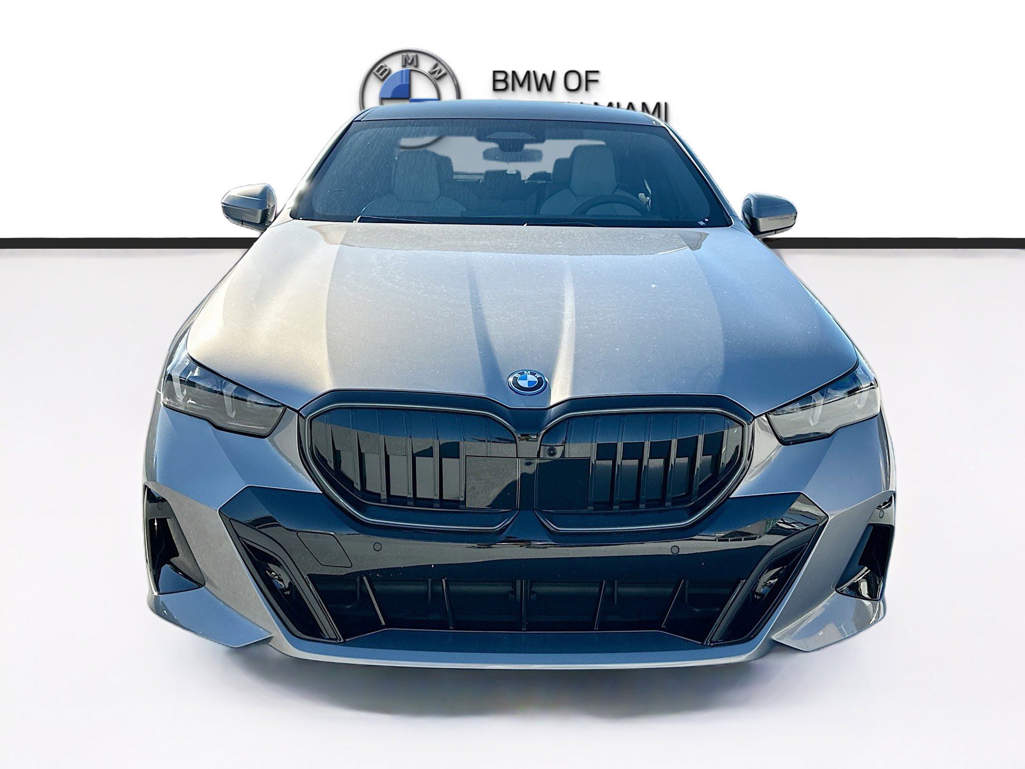 New 2026 BMW 550e xDrive w/ Executive Package image 2