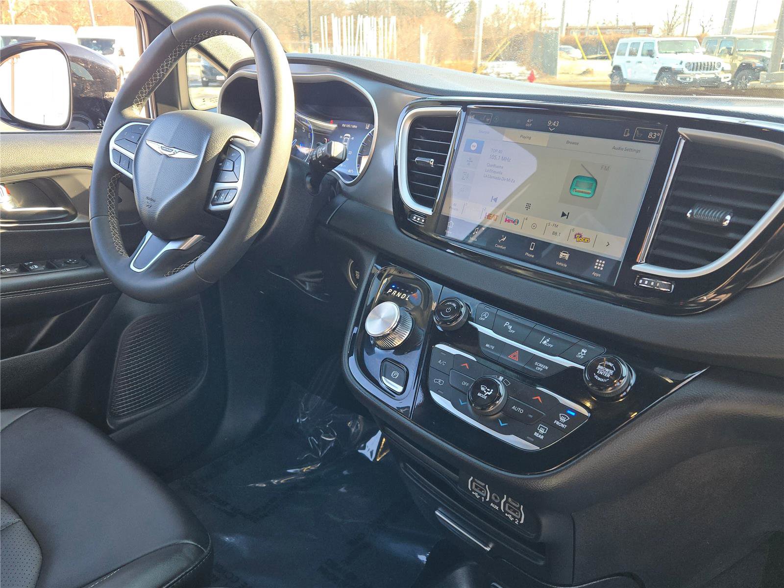 Certified 2025 Chrysler Pacifica Select image 8