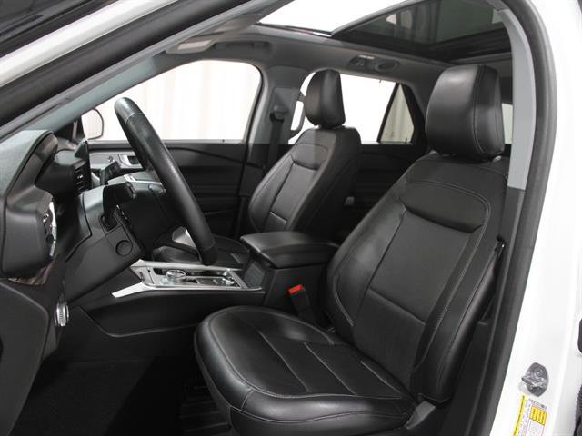 Certified 2022 Ford Explorer Limited w/ Equipment Group 301A image 6