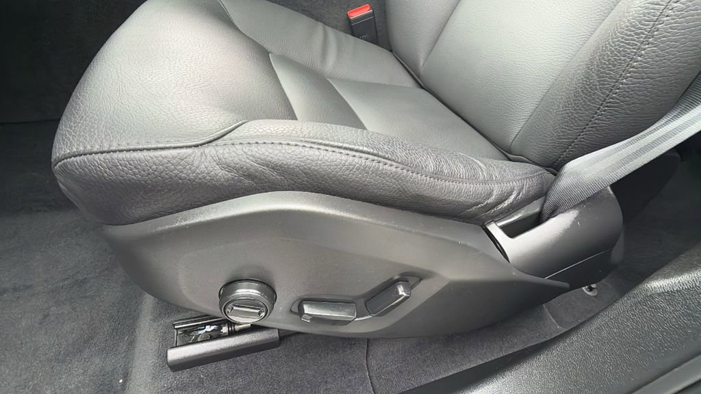 Certified 2025 Volvo XC60 B5 Plus w/ Climate Package image 23