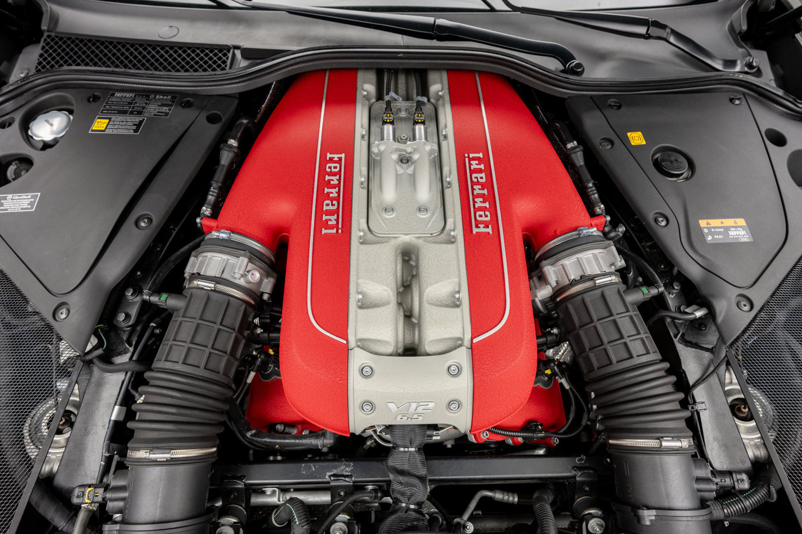 Used 2020 Ferrari 812 Superfast RWD image 46