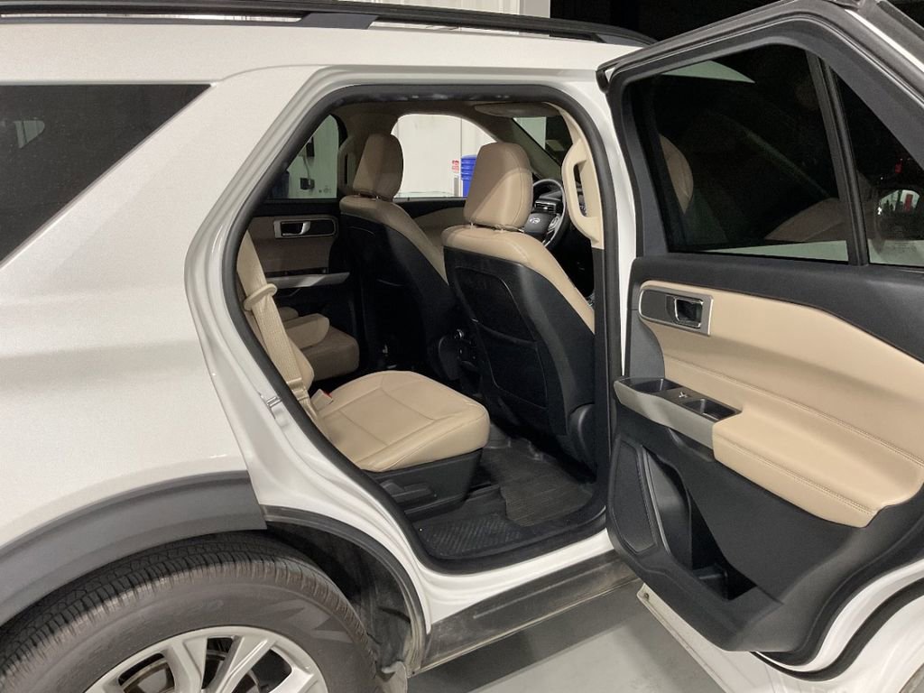 Used 2020 Ford Explorer XLT w/ Equipment Group 202A image 10